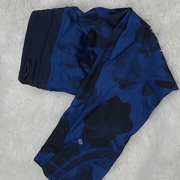 Lululemon crop legging - Picture 1 of 3